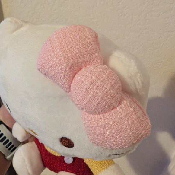 Hello Kitty 6.5" Tweed STyle Plush - Round 1 Exclusive - Picture 4 of 4